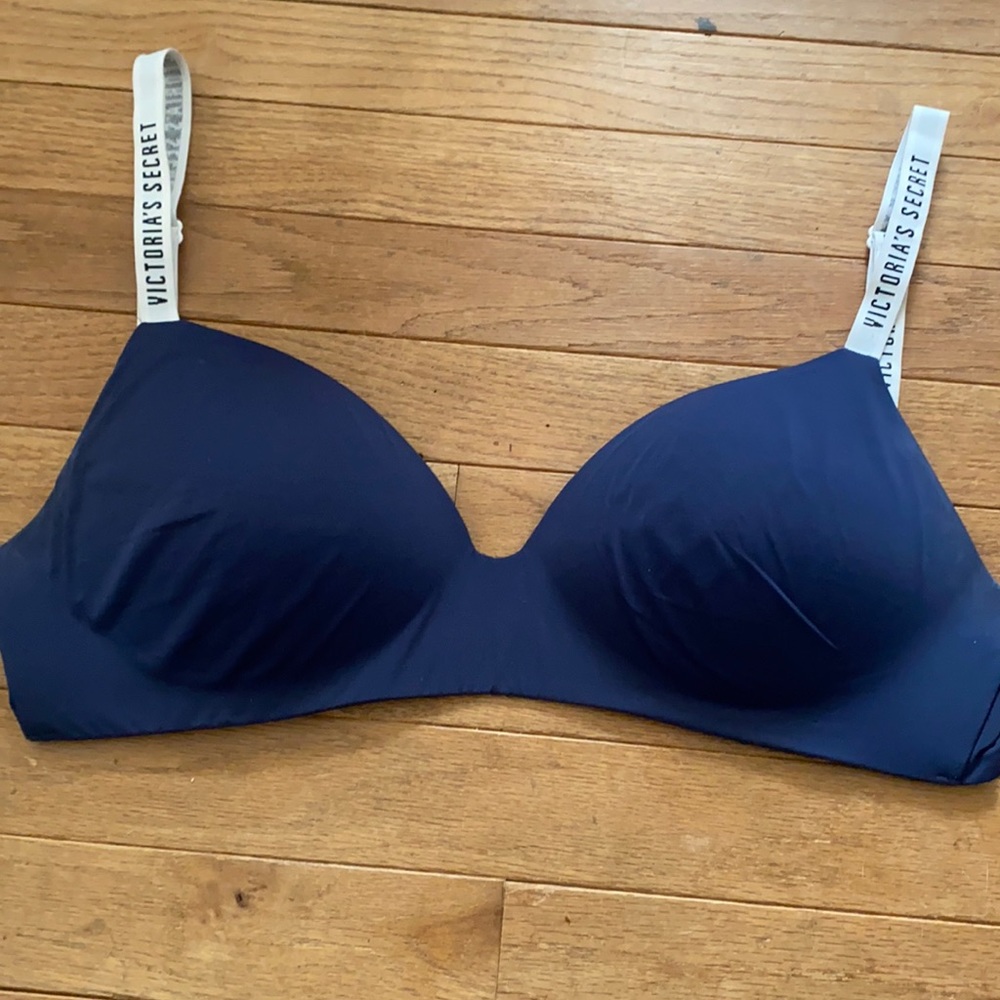 Lightly Worn Victoria’s Secret T-shirt bra!